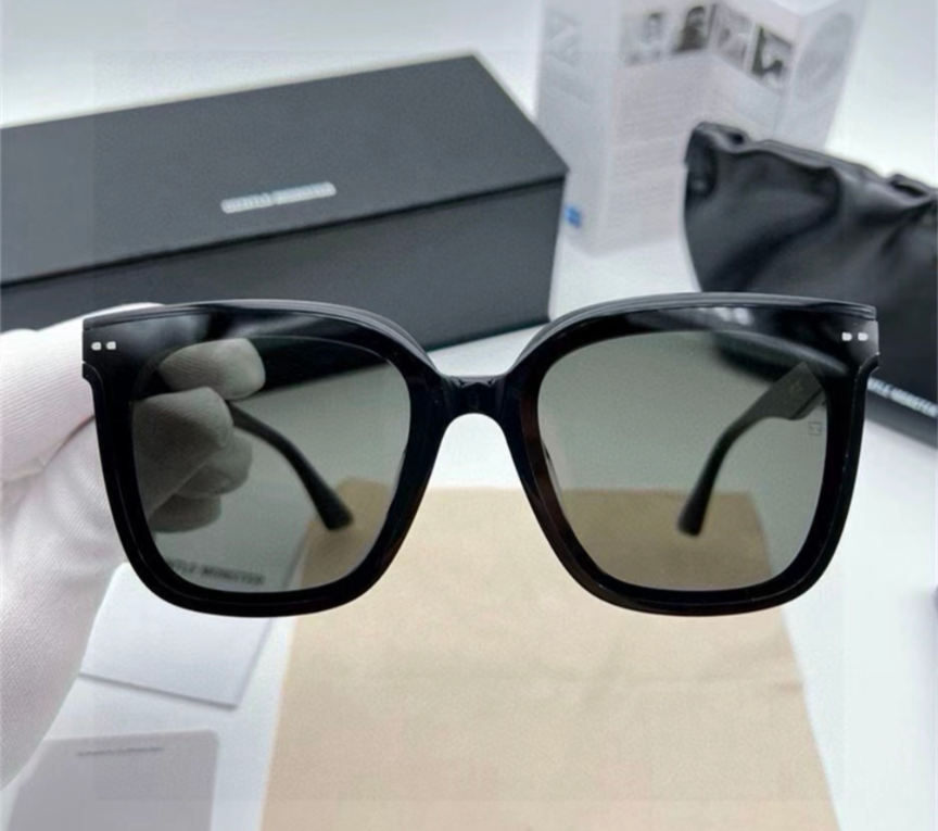 Gentle Monster Square Sunglasses in black acetate Lo Cell 01 Black