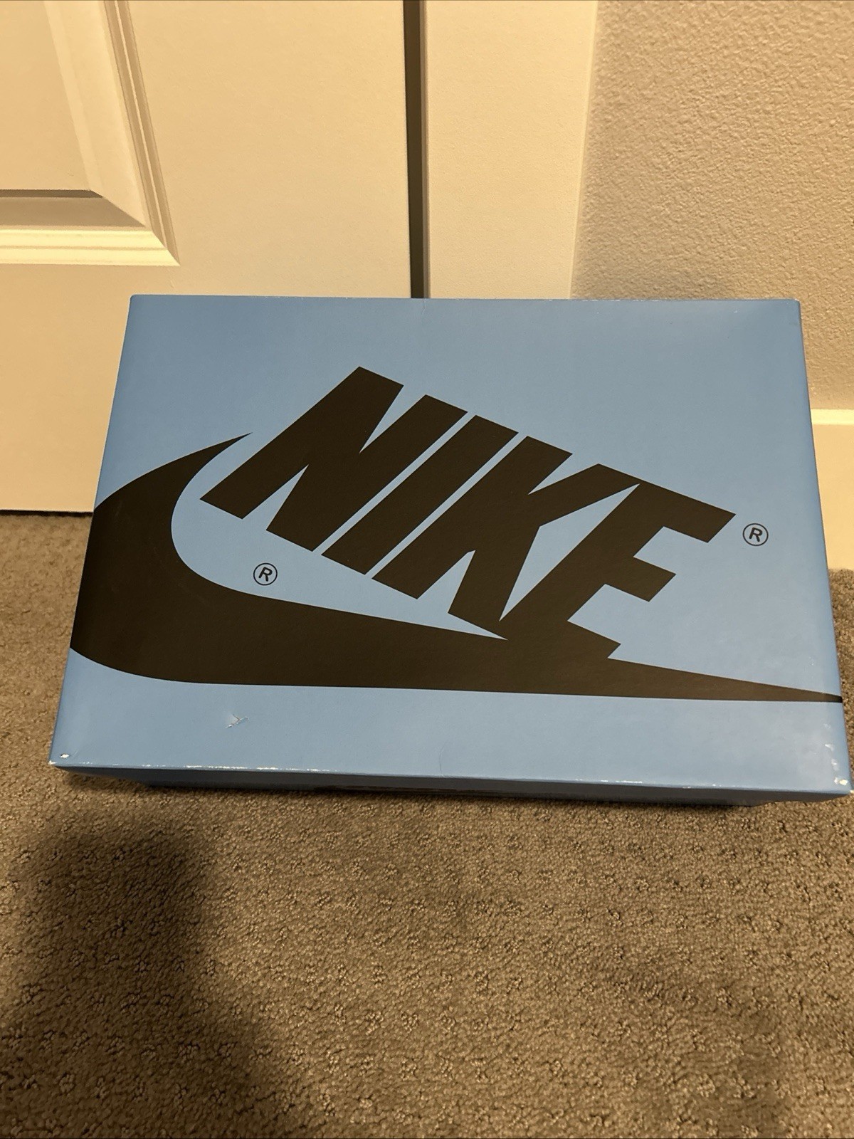 Nike Air Jordan 1 Retro OG High UNC Toe Size 11.5 DZ5485-400 thumbnail 11