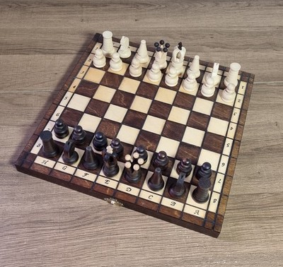 Premium Royal Maxi handgefertigtes tragbares Holzschachspiel 12 x 12'' mit Box & Brett