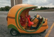 Pequeño Taxi Cubano en La Habana Cuba Cabina Amarilla Automóvil Auto Coche Cubano - Postal