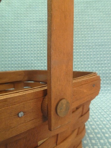 Longaberger Berry Fruit Basket 1989 Swing Handle 8.5" Square and 4-5/8" Tall - Picture 9 of 9