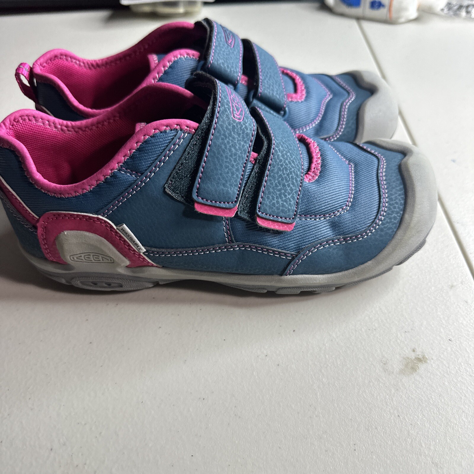 NUOVE KEEN Sneaker con doppio cinturino cavo per bambine taglia 4 grandi blu corallo
