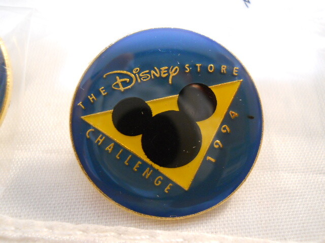 DISNEY STORE EMPLOYEE CHALLENGE LAPEL HAT PIN BADGE - 1994 - NEW