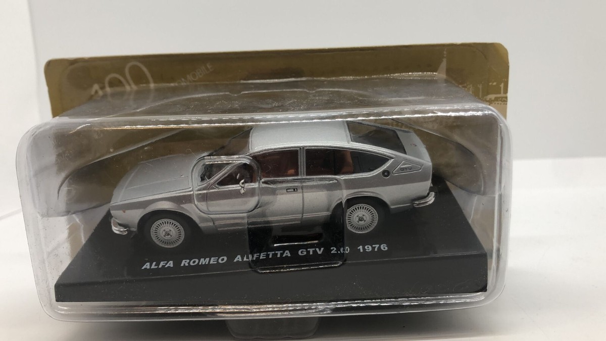 Modèle Réduit Alfa Romeo Alfetta GT 1976 échelle 1/43 - Marque Edicola, Couleur Argent, Occasion Parfaite