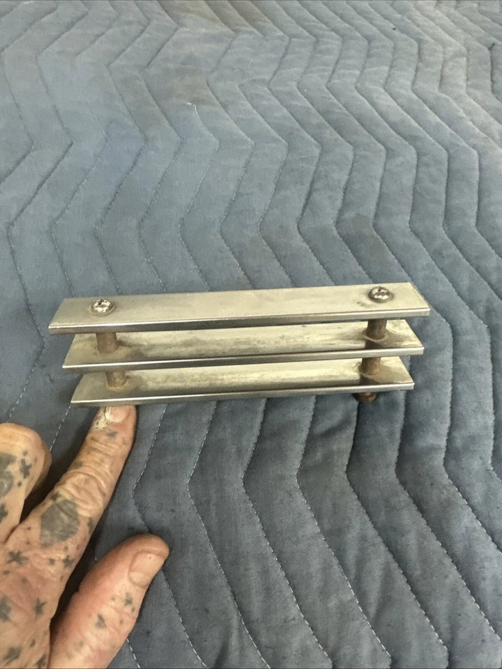 Lincoln Capri 1955 parrilla lateral inferior parachoques delantero relleno OEM de colección Rh o LH Foto 2 de 4