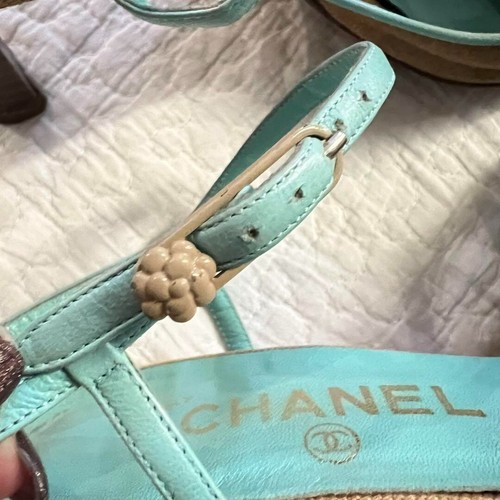 Sandalias de salón Chanel camelia de lona beige 36,5 usadas excelentes - Imagen 7 de 11