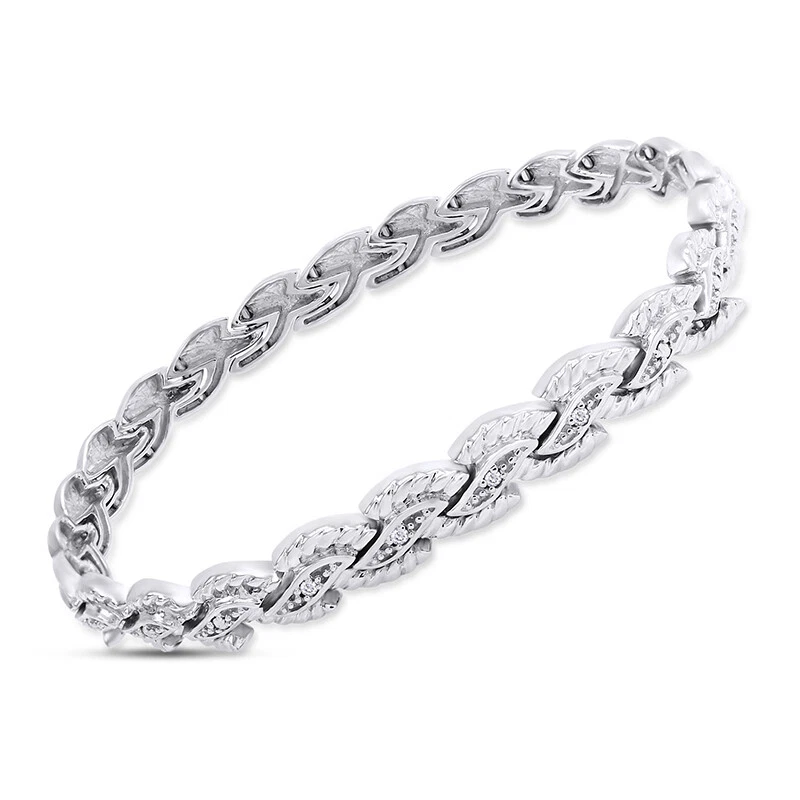 Brazalete de eslabones de cadena trenzados con detalles de diamantes redondos naturales enchapados en oro blanco de 14K Foto 2 de 4
