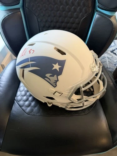 Rob Gronkowski Patriots Autographed Helmet Beckett Authenticated