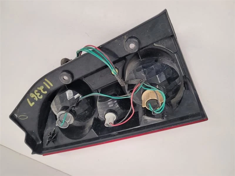 Luz trasera de pasajero derecha Nissan XTERRA 2005-2015 montada en cuarto Foto 4 de 4