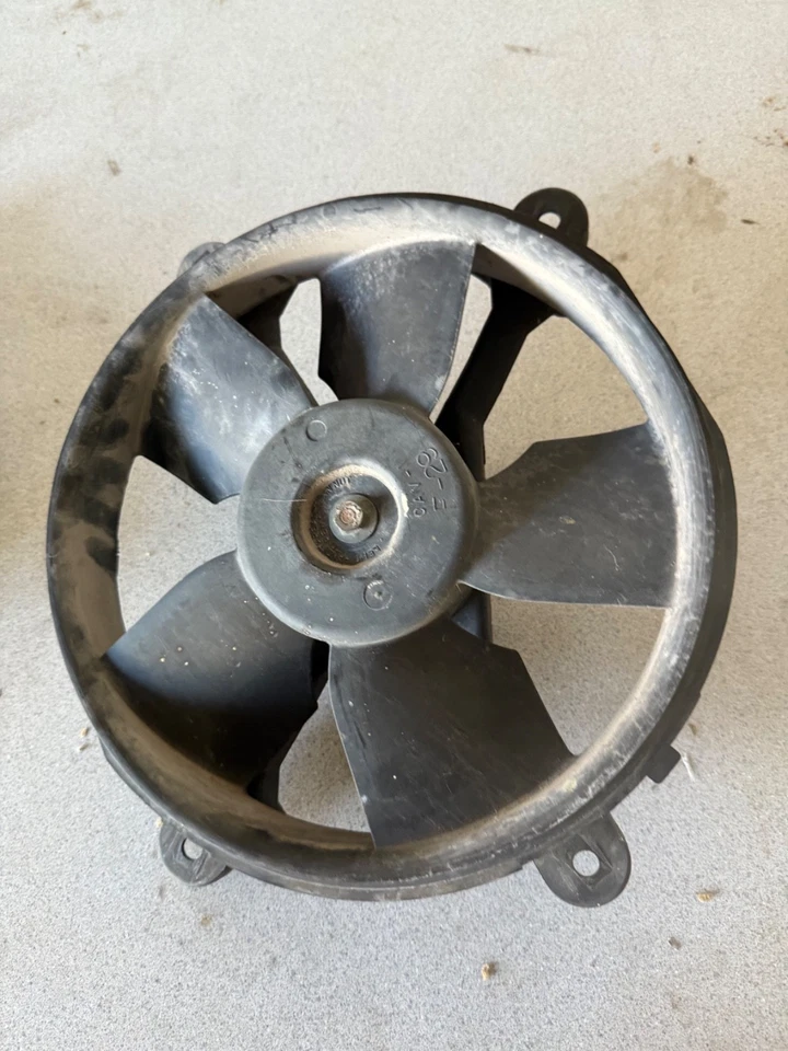 1990-1996 Chevy Corvette LT1 Electric Cooling Fan Fans Pair *Damaged*  - Image 3 of 4