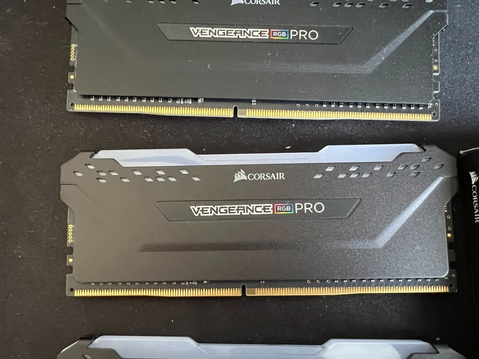 Corsair Vengeance RGB PRO 32GB (4×8GB) Black DDR4 3200MHz CMW16GX4M2C3200C16 2x - Image 3 of 4
