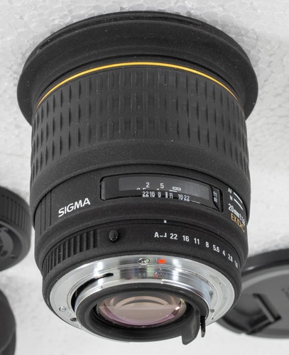 SIGMA PENTAX FIT 20mm f/1.8 EX DG Lens + Caps + Hood and Sigma DG UV Filter - Picture 5 of 8