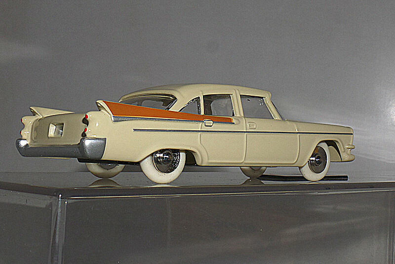 Dinky Toys N°191 Dodge Royal Sedan 1/43 – Beige – Boîte D’origine – Collection