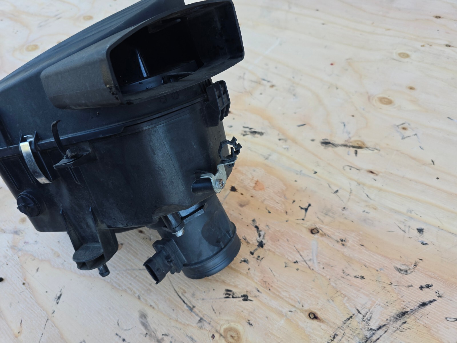 RIGHT SIDE ENGINE AIR INTAKE FILTER OEM 74K 14-19 MASERATI GHIBLI S QUATTROPORTE