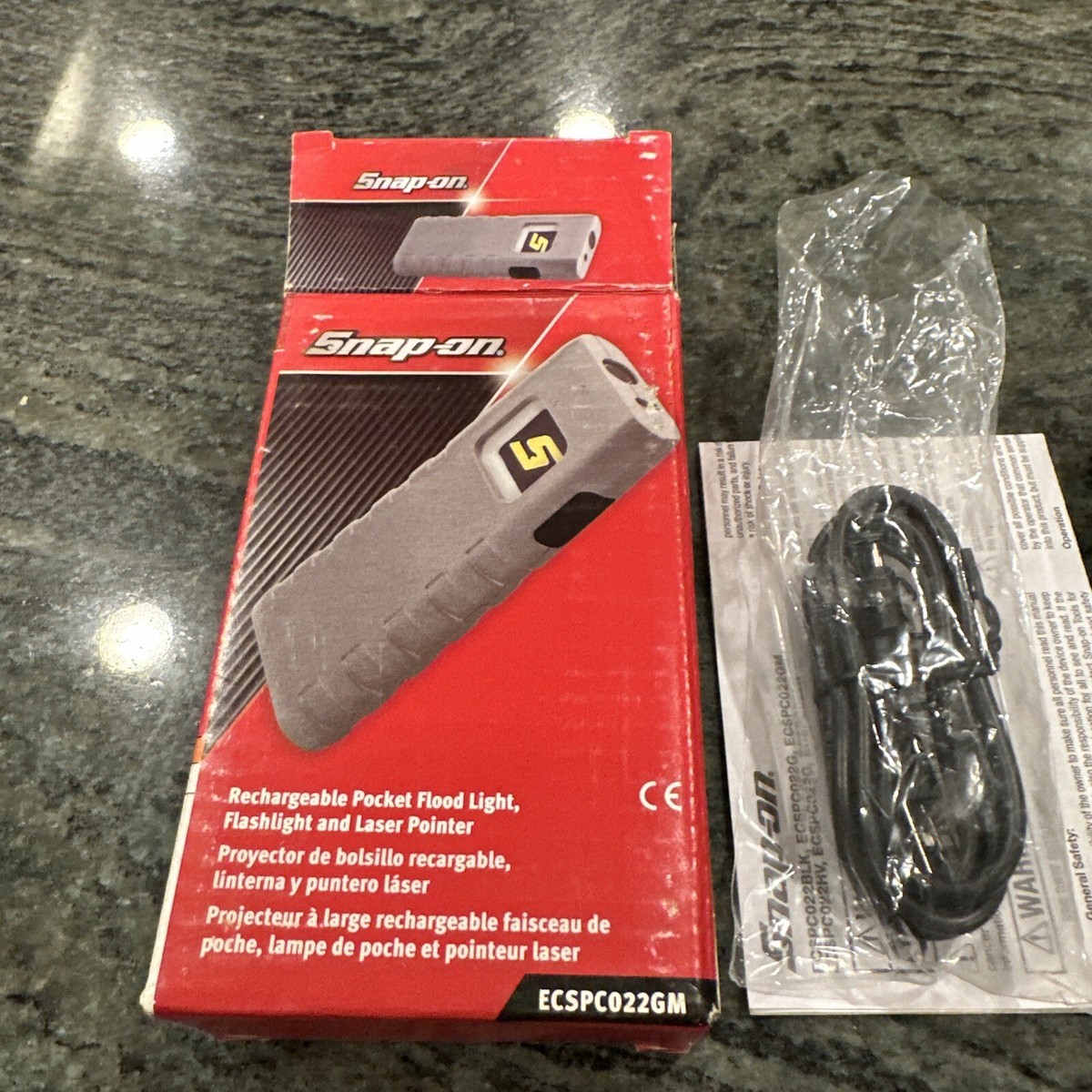 Snap On ecspc022gm Rechargeable Pocket Flood Light flashlight