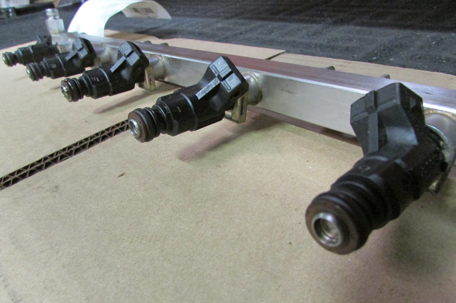 Lamborghini Gallardo, LH, Left Fuel Rail, With Injectors, Used, P/N 07L133681E