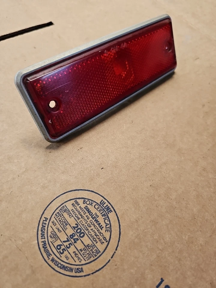 78 - 87 CHEVROLET MALIBU / EL CAMINO   REAR  SIDE  MARKER  LIGHT  PARK LAMP - Image 2 of 4