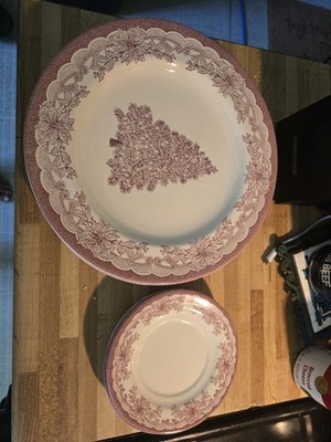 Staffordshire Engravings Yuletide Red Dinner Plates (3) and 3 smaller plates