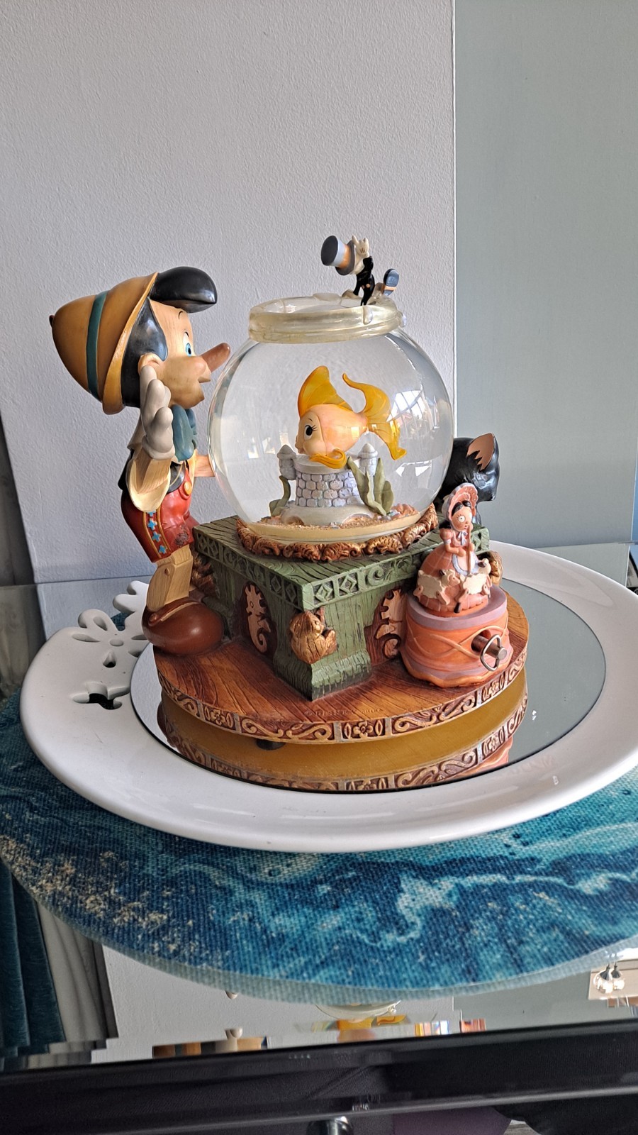 Vintage Disney Pinocchio Musical Snow Globe Revolving Cleo Fish- Working Toyland
