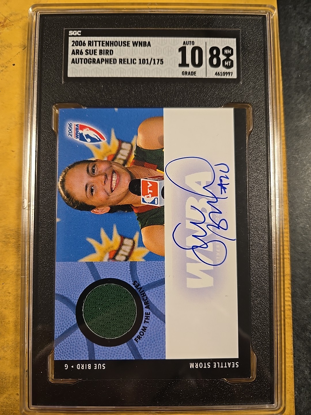 2006 Rittenhouse WNBA AR6 Sue Bird AUTOGRAPHED RELIC 101/175 SGC 10/8 0997