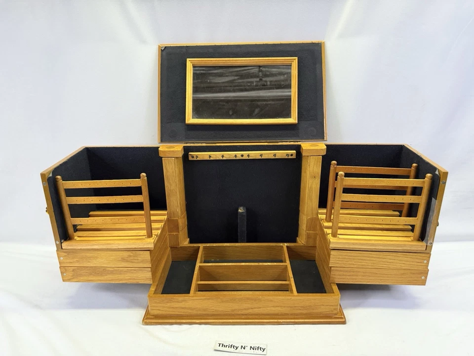 Caja de almacenamiento de joyas Lori Greiner de 4 niveles solo para su facilidad con espejo forrado de roble Foto 2 de 4