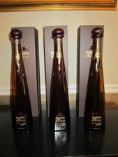 Lote de 3 botellas vacías de tequila Anejo 750 ml Don Julio 1942 con corcho y caja