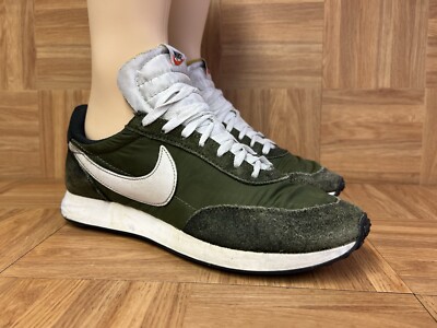 nike tailwind olive