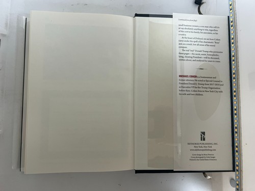 Disloyal—NEW 1st Ed. & 1st Print (Signed by Trump Lawyer Michael Cohen) - Foto 5 di 9
