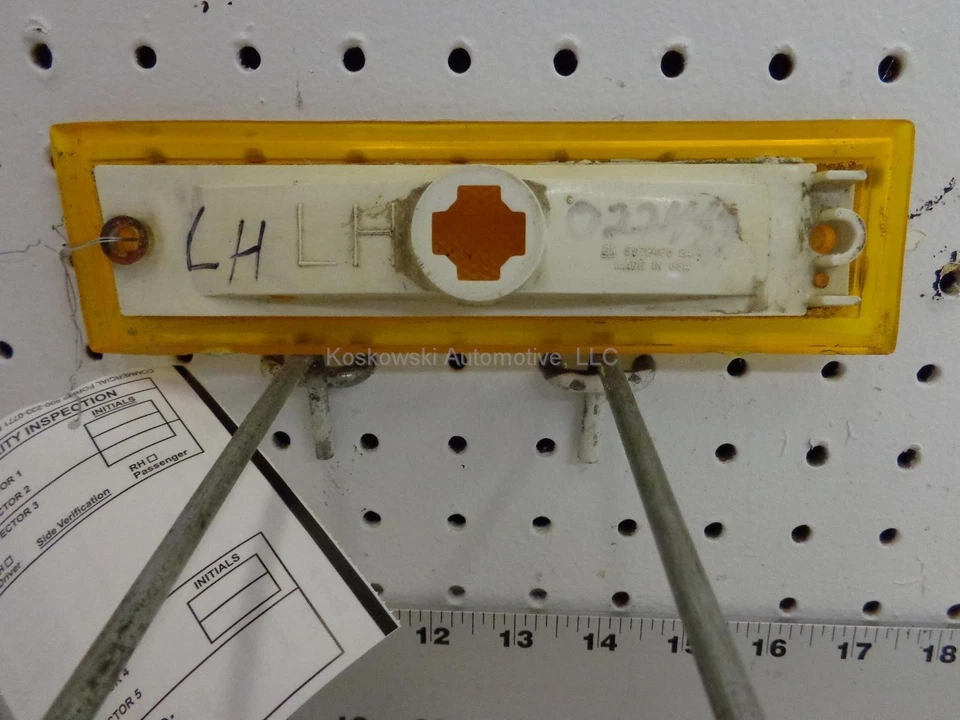 1987 CHEVY C20 Left Front Side Marker Driver Side 81 82 83 84 85 86  - Image 2 of 2