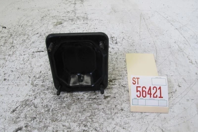 Soporte de montaje de parachoques trasero pasajero derecho Suzuki Verona 2004-2006 Foto 3 de 4