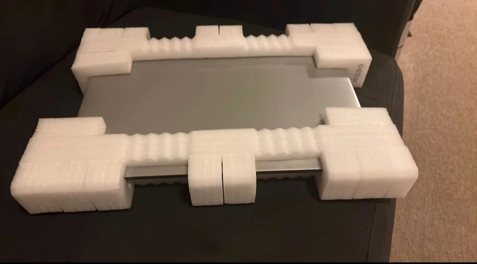 Lenovo ideapad - Image 2 of 4