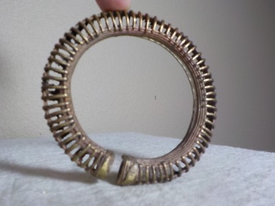 UNIQUE OLD GOLDTONE METAL OPENWORK BANGLE BRACELET 5/8'' WIDE WT 34.71 GMS