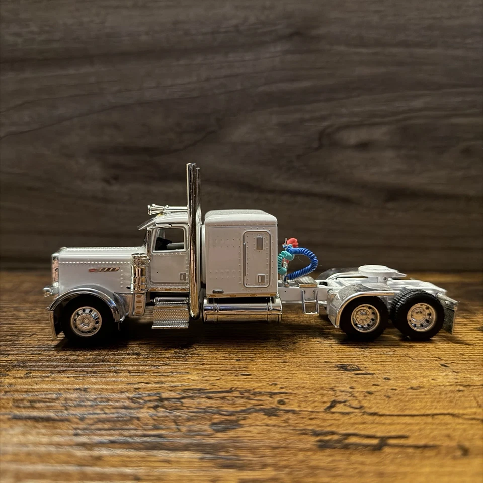 Promociones diecast DCP 1/64 Peterbilt 389 con remolque frigorífico utilitario Foto 2 de 4