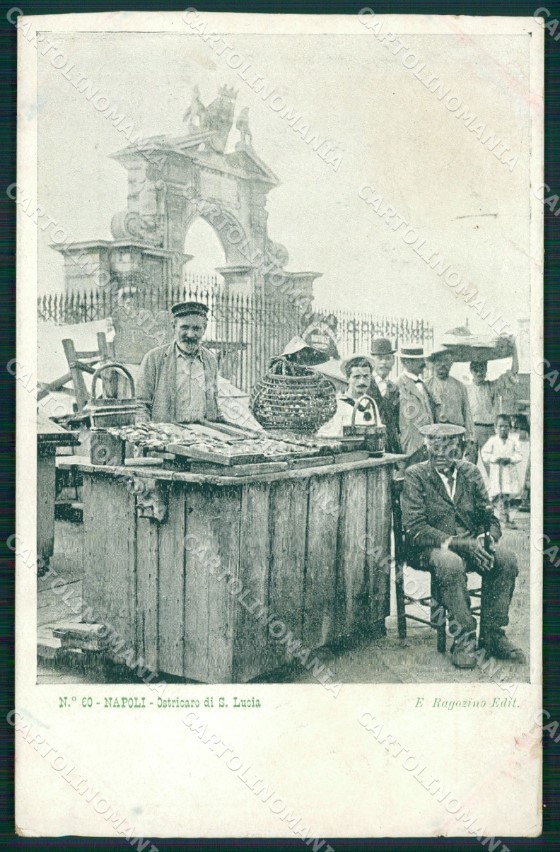 Napoli città Ostricaro di Santa Lucia Costumi Regozino cartolina MT4078