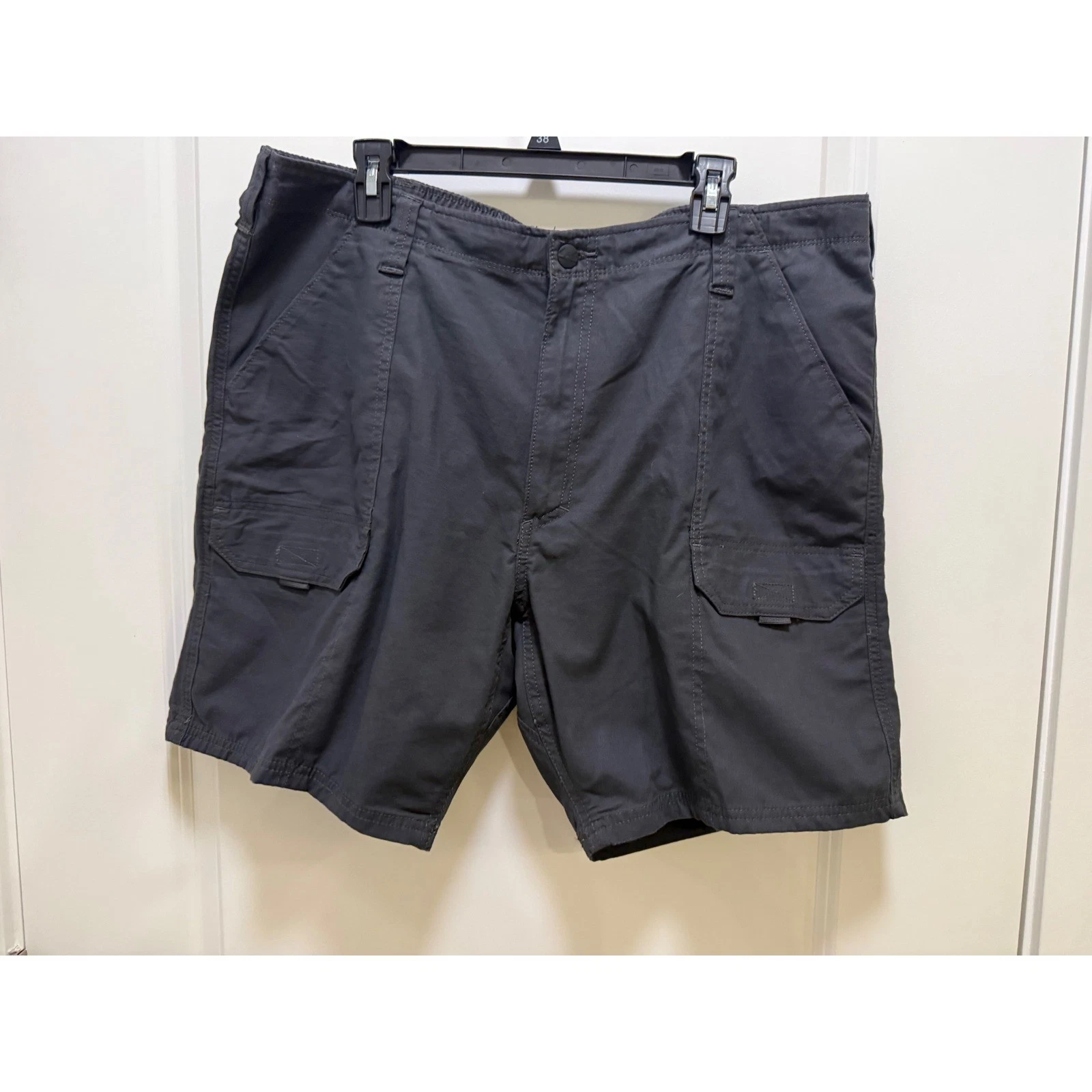 Magellan Outdoors Mens Cargo Shorts Gray NW934AR Size 38 Stretch Utility Hiking