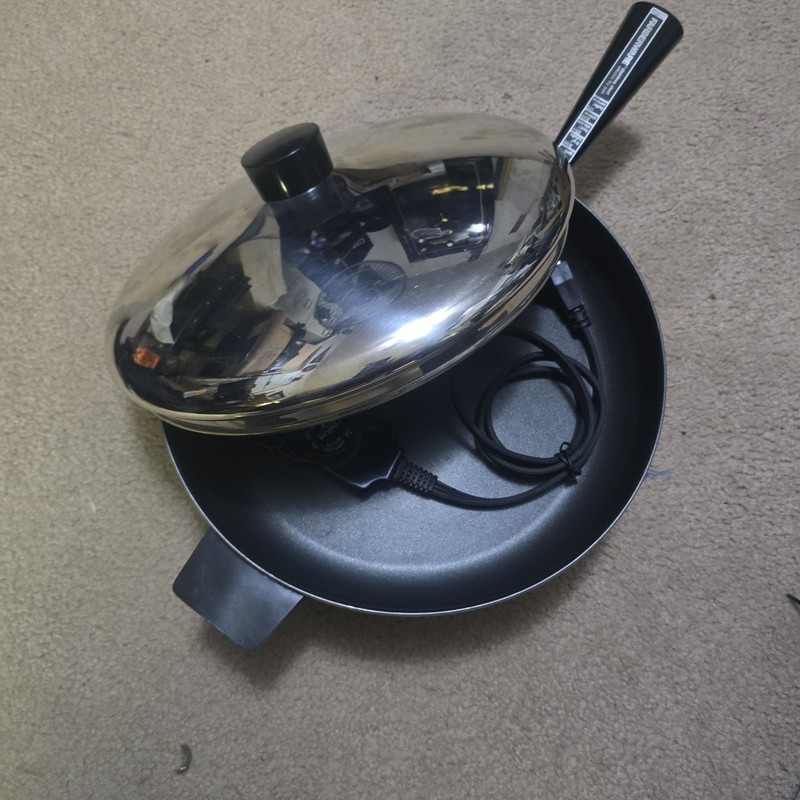 Faberware Vintage Electric Skillet B3000 - RARE!!!  With non-stick coating!!!