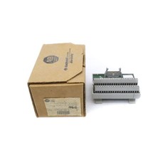ALLEN BRADLEY 1492-IFM20D120-2 SER. A 85-132VAC BR/WH NSMP