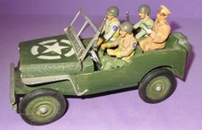 Holz Modell Jeep mit 4 Figuren &auml;hnlich Arnold Jeep Military Police  60er- 167-