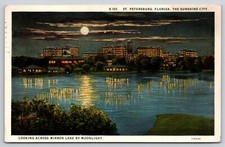 Postal Luna Llena Sobre Espejo Lago y Sunshine City San Petersburgo Florida FL