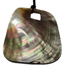 Collana in seta cerata nera con grande ciondolo in madreperla mm 77x67