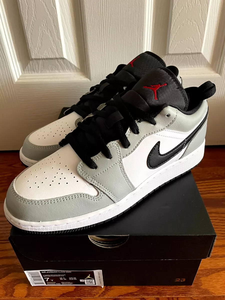 NIKE AIRJORDAN 1 LOW GS LIGHT SMOKE GREY