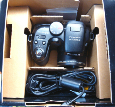 Fujifilm FinePix S1000fd 10.0MP Digital Camera 12X Zoom + 16GB SD