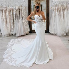 Strapless Mermaid Wedding Dresses Appliques Backless Buttons Lace Bridal Gowns