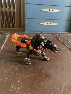 Schleich Eldrador Creatures Hellhound Lava Monster Mythical 2 Headed Dog 2017