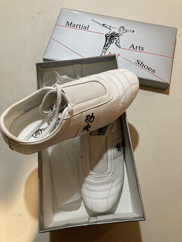 Martial Arts Kung Fu Tai Chi Karate White leather Sneakers size 39