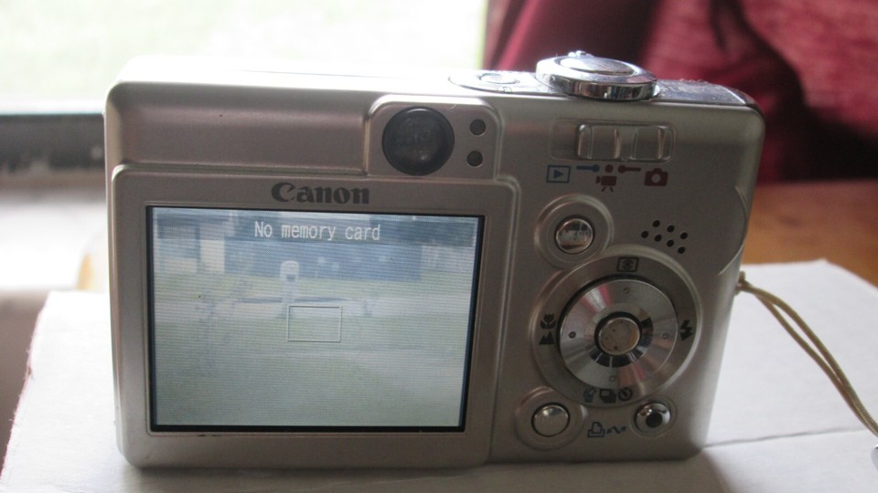 Canon Powershot SD300 Digital ELPH Camera & Battery Tested Works No