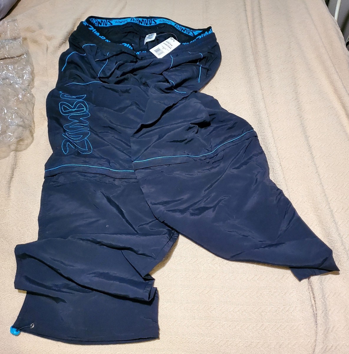 Vintage ZUMBA MENS Black Zip it CARGO Pants Converts to Shorts