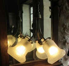Beau lustre art déco 3 feux tulipes en verre pressé moulé fonctionne bon état
