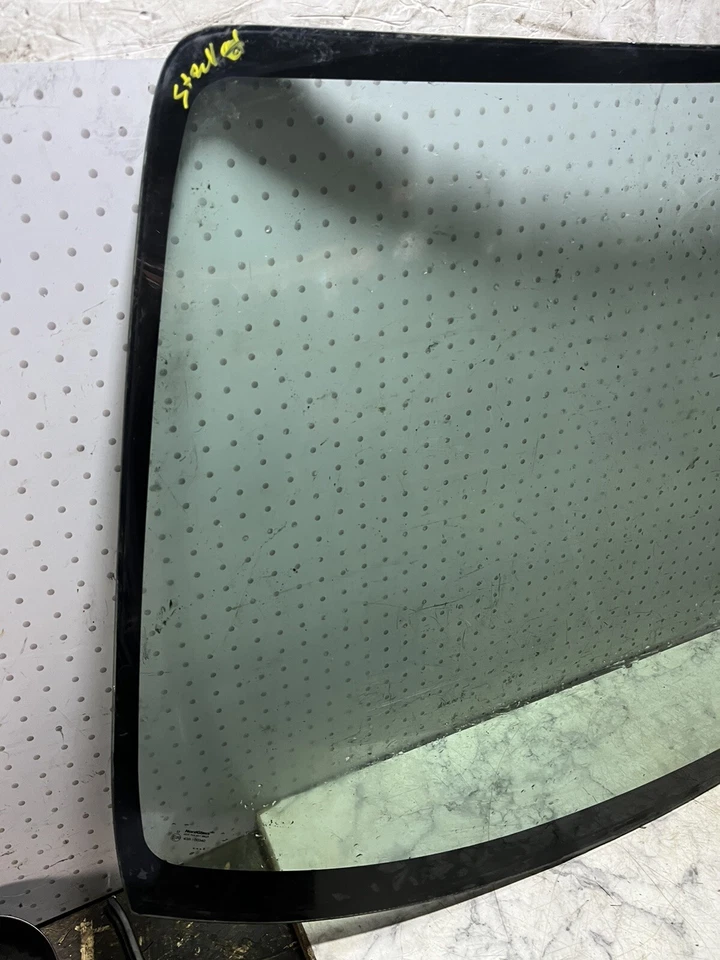 Toyota Starlet 1996  Front Widescreen Glass - Image 2 of 4