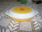 Vintage 1960s PYREX SUNFLOWER DAISY Oval Divided Casserole  Dish w Lid  1.50 Qt